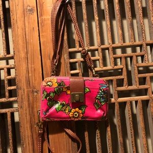 SakRoots Artist Crossbody with phone compartment